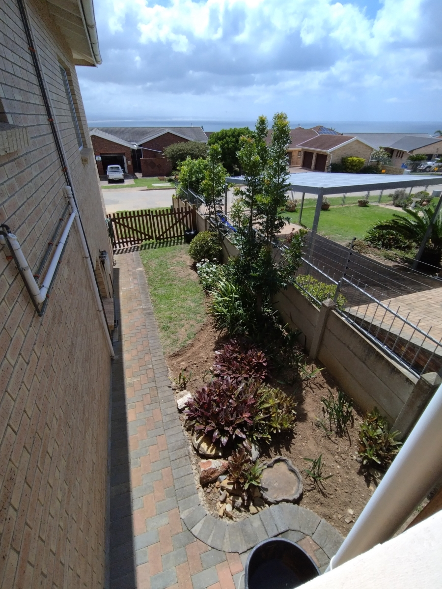 3 Bedroom Property for Sale in Wavecrest Eastern Cape